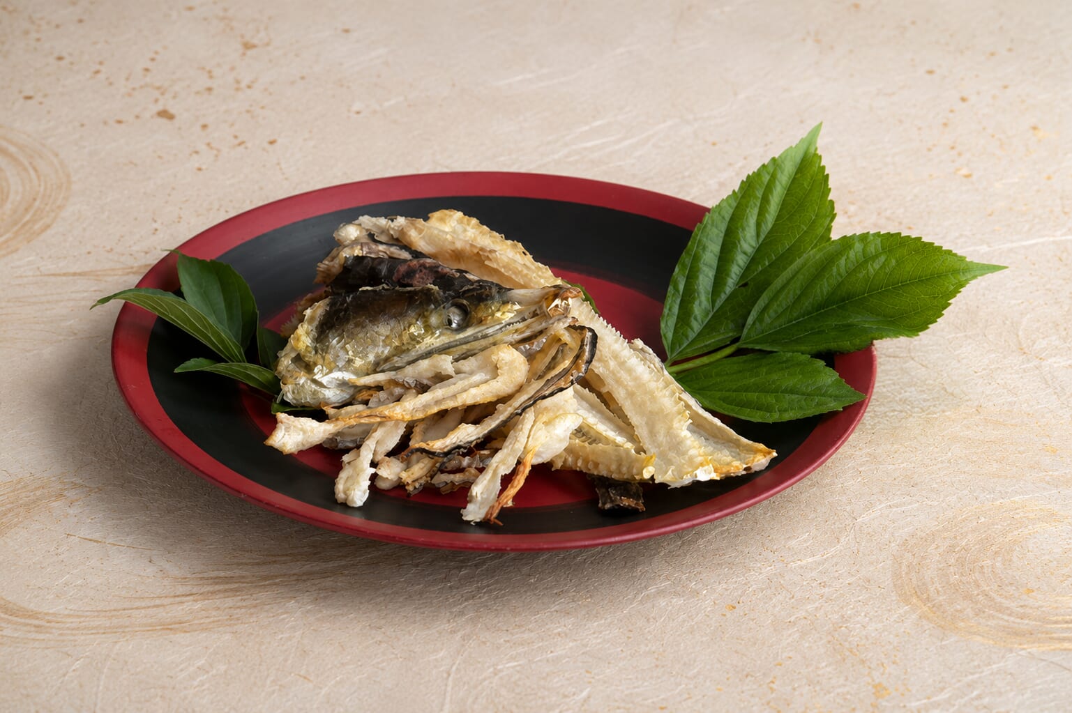 鱧しゃぶに添える骨焼き